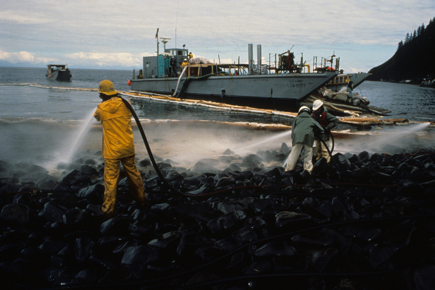 Очистка воды от нефти. Эксон Вальдес танкер. Крушение танкера Exxon Valdez. Экссон Вальдес 1989.